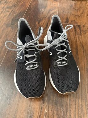 New Balance Black and Gray Lightweight Sneakers